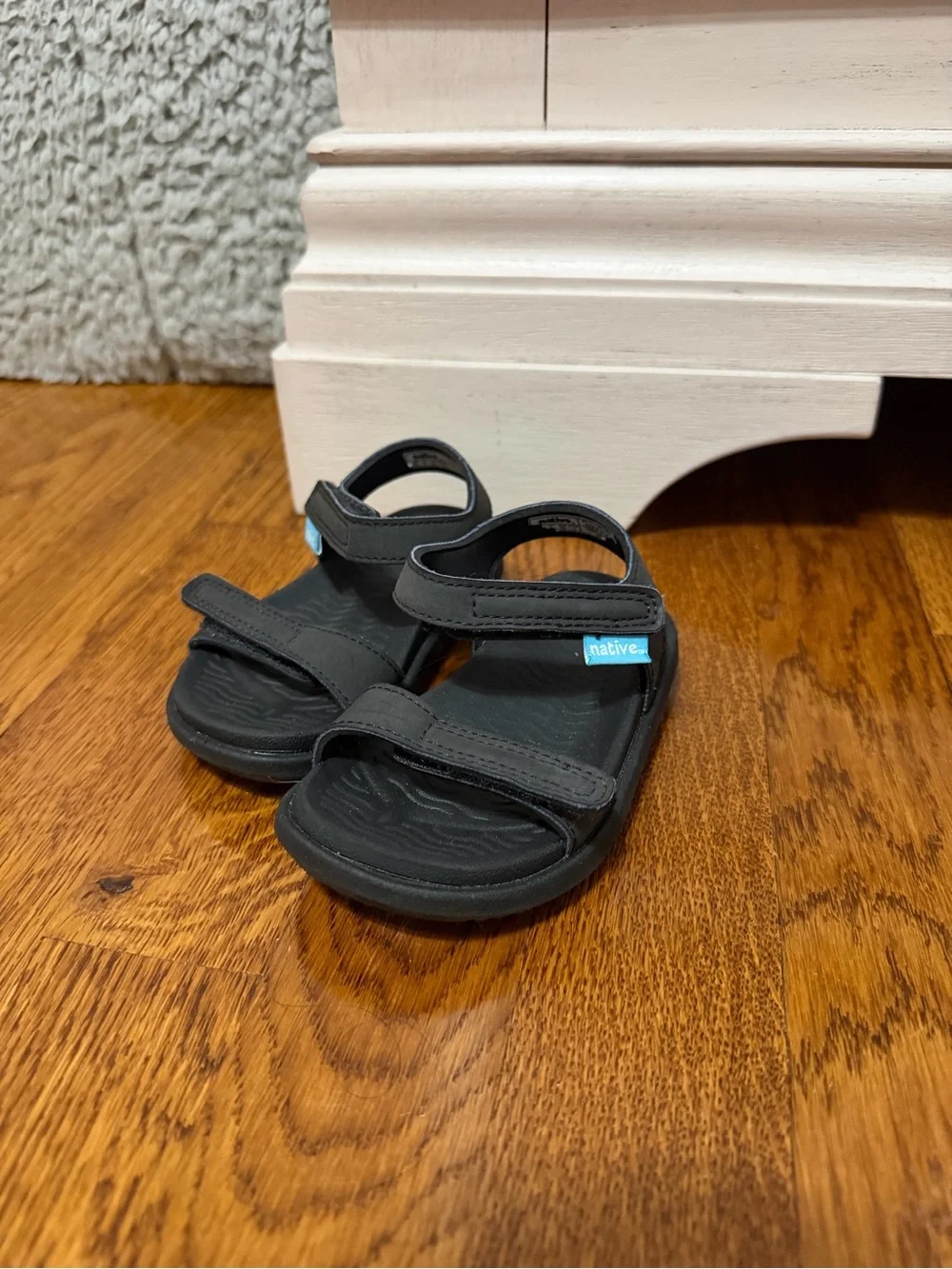 N/A comfortable black